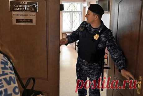 Обвиняемой в гибели дочери артиста Конкина запросили пять лет колонии. В Пресненском районном суде Москвы прокурор запросил пять лет лишения свободы владелице фитнес-клуба «Джамп» Анне Андриановой, обвиняемой в гибели дочери заслуженного артиста Владимира Конкина Софьи. В ходе прений сторон прокурор заявил о доказанной вине подсудимой в совершении преступления.