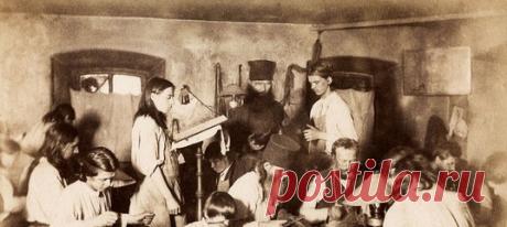 Замечательная интерактивная фотовыставка «Валаам. Пространство вне времени» продолжается в Галерее классической фотографии. Там и множество подлинных отпечатков конца XIX – первой половины ХХ века, и виды Валаама начала ХХ века, соединенные с современными 360-градусными панорамами, и много чего еще. Приходите посмотреть!