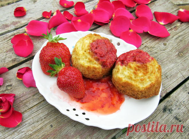 Творожные маффины с клубникой ! нежнейшая выпечка!

Curd muffins with strawberries! The most delicate pastries!