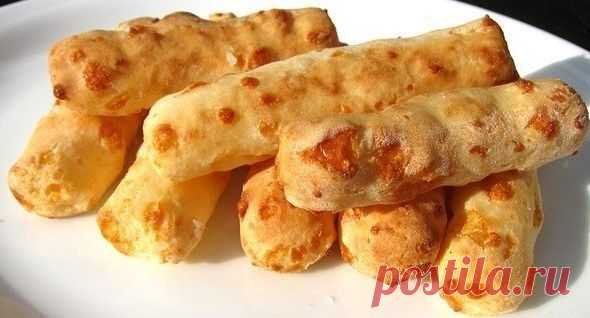 Палочки из лаваша с сырной начинкой..