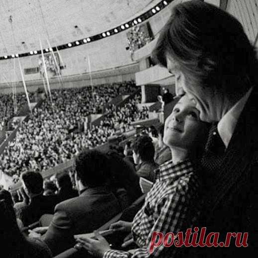 Это мы с папой в цирке на Цветном!!!!
Спасибо, папа за твою безусловную Любовь! Папа называл меня «чудовище»))))) и смотрел на меня с такой любовью, такой гордостью и восхищением, что я понимала, знала, что я самое красивое, прекрасное и любимое чудовище на свете!!! А ещё он был моим близким другом! #папа #деньрождения #александрабдулов #выдумщик #любовь