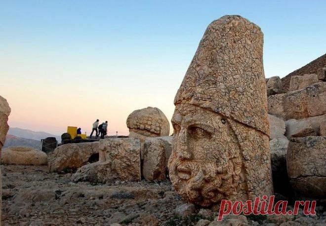 Турецкие достопримечательности: каменные головы на горе Немрут-Даг