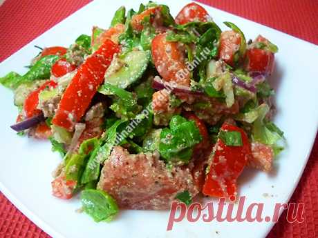 Вкусный салат с грецкими орехами без майонеза Готовим диетический салат без майонеза. Вкусный салат с грецкими орехами, которые будут основой для салатной заправки. Легкий салат с насыщенным вкусом.