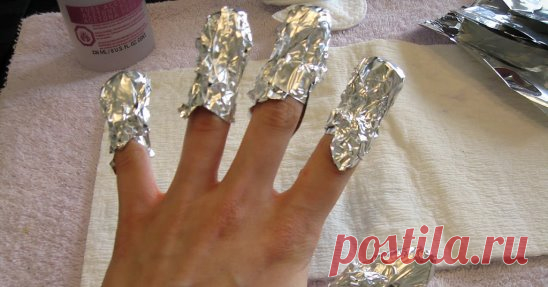 Оберни ноги фольгой в несколько слоев. То, что случится через 1 час, удивит твоего врача! 
Алюминиевая фольга — уникальный материал. Лечение при помощи фольги практиковалось еще в древнем Китае: фольгу прикладывали к биологически активным точкам, отвечающим за работу больных органов. 
Сегодня ты узнаешь о том, как избавиться от ноющей боли в суставах при помощи обычной пищевой фольги! Всё благодаря ее отражающим свойствам с невероятным исцеляющим действием… Лечение суставов фольгой — пожалуй,