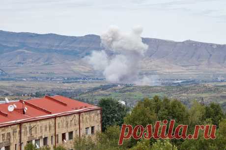 Обострение конфликта и артобстрелы в Нагорном Карабахе. Фоторепортаж. Азербайджан объявил об «антитеррористической операции» в Нагорном Карабахе, назвав условиями мира роспуск правительства непризнанной республики и полный вывод с ее территории армянских вооруженных сил. Армения сочла такие действия агрессией и опровергла присутствие своих военных в НКР. В Карабахе сообщили о первых жертвах среди мирного населения. Как развиваются события — в фоторепортаже РБК. Текстовую трансляцию о развитии…