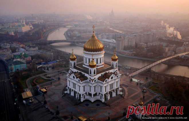 Часть 2. Еще 18 снимков фотографа Амоса Чаппла. Невероятную популярность фотокадров, снятых с беспилотных летательных аппаратов, например мультикоптеров с камерой, можно сравнить разве что с видеозаписями потрясающих трюков от самих исполнителей, запечатленными нательными высококачественными камерами GoPro. Только вот дронам, скорее всего, не суждено стать массовым развлечением, поскольку их так сказать "пилоты", в отличие от тех же экстремалов, подвергают риску не только свои жизни.