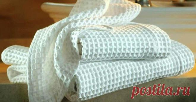 Как отбелить кухонные полотенца: способ, который рассказала моя соседка Как бы мы не старались быть аккуратными на кухне, все равно полотенца непонятно от чего, становятся грязными, на них появляются пятна и со временем, красивое и белое полотенце,...