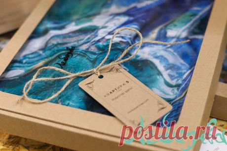 Флакон - это активное, уютное место, расчитанное на молодых, креативных людей. Я очень хотела показать свою живопись активным и талантливым молодым людям и получить от них отзыв о своём творчестве. Для этого и нужно устраивать выставки, чтобы получать обратную связь и чтобы люди увидели картины, над которыми я работала много лет. 
Екатерина Лебедева художник