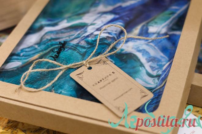 Флакон - это активное, уютное место, расчитанное на молодых, креативных людей. Я очень хотела показать свою живопись активным и талантливым молодым людям и получить от них отзыв о своём творчестве. Для этого и нужно устраивать выставки, чтобы получать обратную связь и чтобы люди увидели картины, над которыми я работала много лет. 
Екатерина Лебедева художник