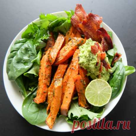 Продукты, которые вам помогут, если вы хотите снизить потребление сахара О том, почему нам всем лучше бы отказаться от сахара, читайте здесь. А вот о том, что вам может помочь, пишем сегодня! Бонусы: избавившись от привычки есть сладкое, вы точно ощутите от этого пользу — станете энергичнее и даже потеряете несколько лишних килограммов. И дело, кстати, вовсе и не в калориях (а казалось бы?)), а в гормонах и здоровье кишечника!!! Итак, помощниками в деле избавления от сахар...