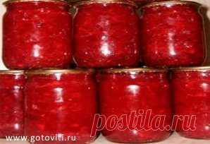 Свекольная икра, остренькая и сочная.