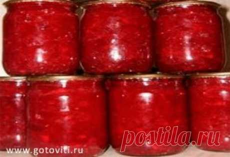 Свекольная икра, остренькая и сочная.
