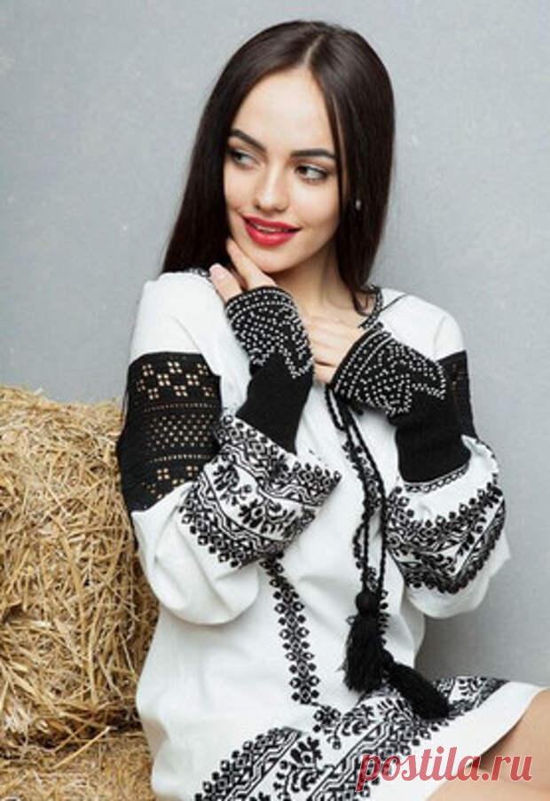 Магия монохромной вышивки: элегантно, притягательно и стильно… - Домоводство - медиаплатформа МирТесен Вышивка всегда притягивает к себе внимание. При этом монохромная вышивка часто выглядит более эффектно. Контраст двух цветов в сочетании с хитросплетениями орнаментов впечатляет. Ничего лишнего только фон и искусно наложенные узоры, способные подчеркнуть индивидуальность, придать стиль и четко