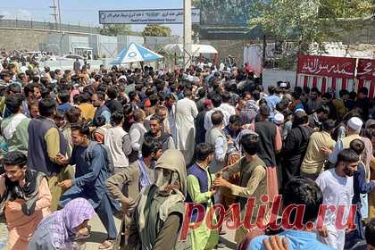 Желающие покинуть Афганистан помешали эвакуации граждан Германии. Германский транспортный самолет не смог сесть в аэропорту Кабула и почти выработал топливо, из-за чего отправился в Ташкент на дозаправку. Самолет не смог приземлиться из-за скопления желающих покинуть Афганистан людей на взлетно-посадочной полосе (ВПП).