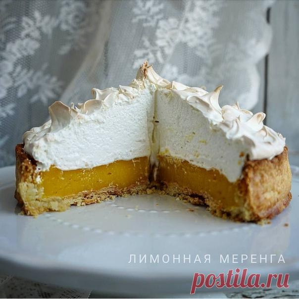 РЕЦЕПТ ЛИМОННОЙ МЕРЕНГИ

⠀Корзинка:
⠀170г муки
⠀100г холодного сливочного масла
⠀1 желток
⠀щепотка соли
⠀3-4 ст.л.холодной воды
⠀Смешать всё в чаше блендера, распределить по форме диаметром 20 см толщиной слоя 2-3 мм, наколоть часто вилкой. Поставить в холодильник на 30 минут. Выпечь в заранее разогретой духовке до 190°С до золотистого цвета.

⠀Начинка:
⠀Цедра 1 лимона и сок 2х лимонов
⠀1 стакан сахара
⠀1,5 стакана воды
⠀30г кукурузного крахмала
⠀4 желтка
⠀Растереть крахма...