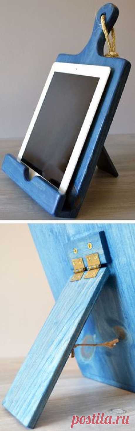 Cutting Board Cookbook Holder + iPad // Android Stand ♥