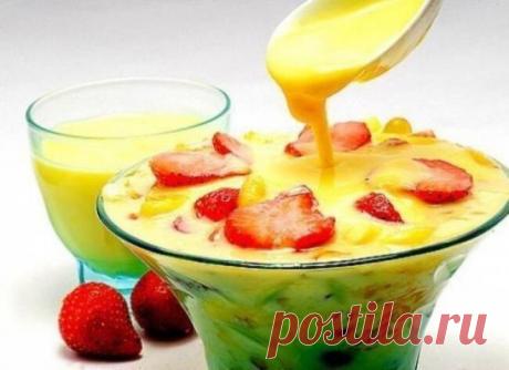 Фруктовый салат с лимонным кремом
 87.42 ккал/100 г  Б/Ж/У: 1.73 / 5.4 / 8.22 
Ингредиенты:
лимон - 1 шт
клубника - 80-100 гр
виноград - 80-100 гр
киви - 80-100 гр
яблоко - 80-100 гр
банан - 80-100 гр
сметана - 400 г
сливки - 3 ст. ложки
ванильный сахар - 1 пакетик
мята - 2 веточки
Приготовление:
Лимон ошпарьте и обсушите.
Цедру натрите на терке.
Из мякоти лимона отожмите сок.
Фрукты нарежьте кусочками.
Сметану со сливками взбейте миксером до кремообразного состояния, затем аромати