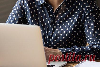 Учительницу уволили за интим по видеосвязи из школьного кабинета с заключенным. В США школьная учительница 52-летняя Донна Барбер ушла в отставку после того, как в сеть попали кадры ее видеоконференции интимного характера с заключенным. Родители и коллеги неоднозначно восприняли уход женщины из школы после 30 лет работы, отметив, что она была уважаемой учительницей.