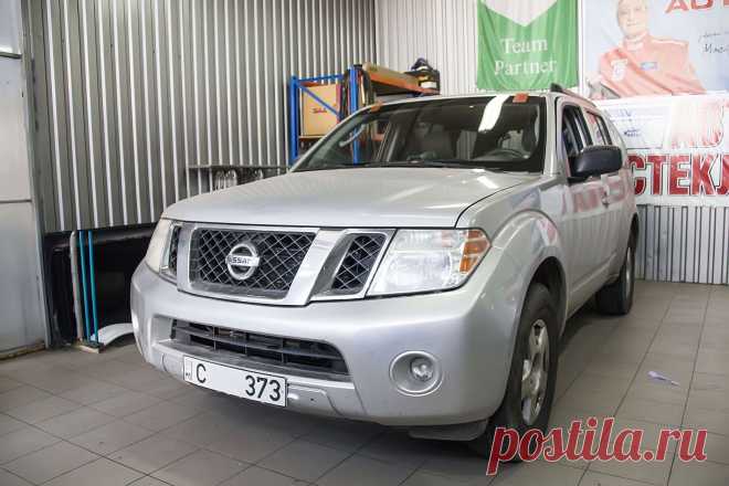 Nissan Pathfinder с новым лобовым стеклом