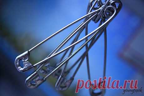 ЗАГОВОРЫ НА БУЛАВКИ

В народе издавна считается, что если булавку приколоть к внутреннему шву одежды, не страшны будут ничьи помыслы плохие, да никто порчу навести не сможет.
Бывает в жизни такое, сначала все хорошо идет, и кажется, что так еще долго будет продолжаться, и вдруг словно переломится что-то: настроение ни с того ни с сего все время плохое, близкие люди вызывают раздражение,дела не клеятся, все наперекосяк идет. Редко в жизни бывает, что само собой все сразу на...