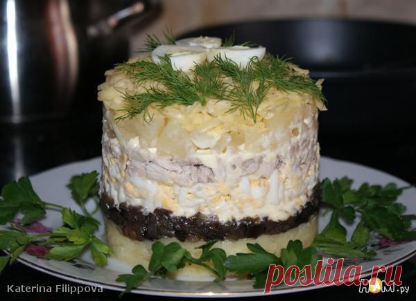 Слоеный салат с курицей и ананасами - Рецепт с пошаговыми фотографиями - Ням.ру