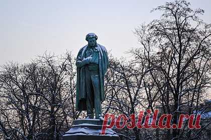 В России раскритиковали попытку представить Пушкина французом. Первый зампред комитета Госдумы по культуре Александр Шолохов в разговоре с «Лентой.ру» раскритиковал попытку представить русского поэта и писателя Александра Сергеевича Пушкина французом. Депутат заявил, что с таким же успехом Пушкина можно причислять к монголам или к кому-нибудь еще.
