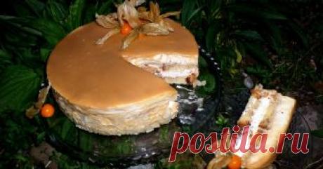 Козуначена торта с карамелен сос