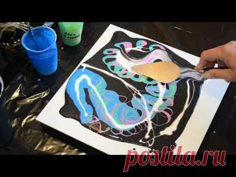 Абстракция акрилом на черном фоне/ Fluid Art.