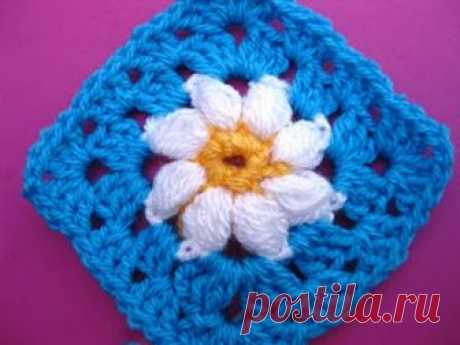 Связать квадратные мотивы крючком по уроку.