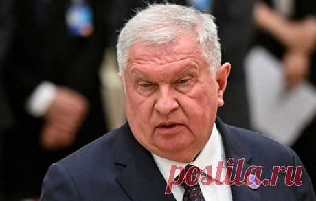&quot;Роснефть&quot; может перенести сроки модернизации НПЗ. Дополнительное давление на показатели НПЗ оказывают опережающий рост тарифов естественных монополий и увеличение затрат на обеспечение антитеррористической безопасности, отметил глава компании Игорь Сечин