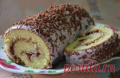 РУЛЕТ БИСКВИТНЫЙ
ИНГРЕДИЕНТЫ:
Для бисквита:
- 4 яйца
- 100 г сахара
- 1 ч.л. разрыхлителя
- 150 г муки
ПРИГОТОВЛЕНИЕ:
Яйца взбить с сахаром, добавить разрыхлитель и муку и взбить (я взбивала блендером). Застелить Противень бумагой для выпечки, смазать раст. маслом, вылить тесто толщиной 3-5 мм и запечь в разогретой до 180* духовке 15 мин. Взять кухонное полотенце, намочить водой и расстелить на столе. Готовый бисквит перевернуть на полотенце, убрать бумагу для выпечки и аккуратно вместе с вла