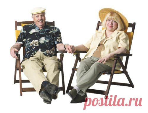 Быть стариками - непростая штука,
Не все умеют стариками быть.
Дожить до старости - еще не вся наука,
Куда трудней - достоинство хранить.
Не опуститься, не поддаться хвори,
Болячками другим не докучать,
Уметь остановиться в разговоре,
Поменьше наставлять и поучать.
Не требовать излишнего внимания,
Обид, претензий к близким не копить,
До старческого не дойти брюзжания.
Совсем не просто стариками быть.
И не давить своим авторитетом,
И опытом не слишком донимать: