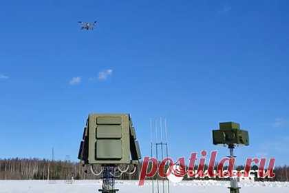 Россия покажет «Серп». «Ростех» на международной выставке вооружений World Defense Show 2024, которая с 4 по 8 февраля пройдет в городе Эр-Рияд (Саудовская Аравия), покажет комплекс противодействия беспилотникам «Серп-ВС6». Об этом сообщает госкорпорация. Комплекс способен противостоять беспилотникам, например FPV-дронам.