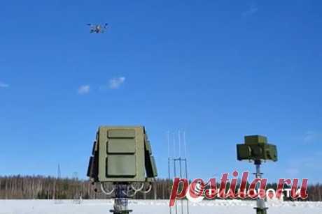 Россия покажет «Серп». «Ростех» на международной выставке вооружений World Defense Show 2024, которая с 4 по 8 февраля пройдет в городе Эр-Рияд (Саудовская Аравия), покажет комплекс противодействия беспилотникам «Серп-ВС6». Об этом сообщает госкорпорация. Комплекс способен противостоять беспилотникам, например FPV-дронам.