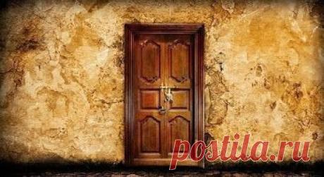 "Когда закрыта дверь, быть может нам в неё не надо?"