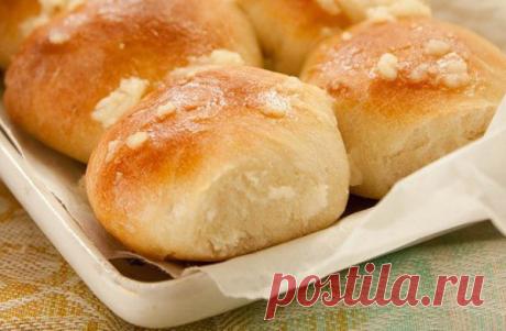 Вкусные рецепты. Пампушки с чесночным соусом.