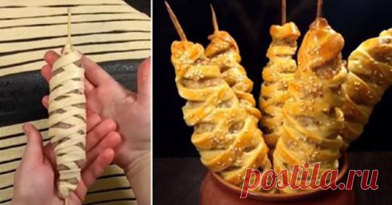 Потрясающее горячее блюдо к Новому году! Сочное мясо, хрустящее тесто, и всё это на деревянной шпажке… Выглядит такое блюдо красиво и аппетитно!