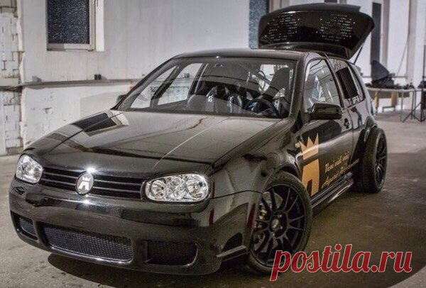 VW Golf c двигателем от Lamborghini Gallardo