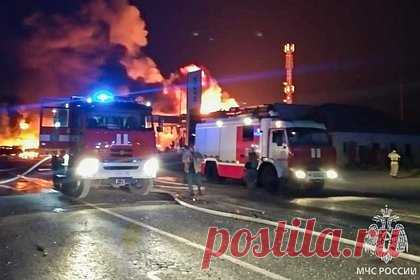 Большое количество погибших при взрыве в Дагестане объяснили. Многие раненные при пожаре на автозаправочной станции в Дагестане пострадали, потому что не успели быстро покинуть место происшествия, считает ведущий эксперт Фонда пожарной безопасности Константин Кузнецов. В разговоре с «Лентой.ру» он объяснил, почему так много людей погибло и пострадало во время происшествия.