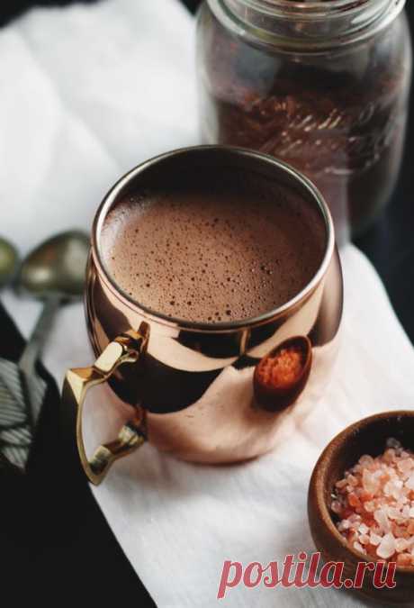 Warm up without the sugar by making this ultra-warming vegan, paleo superfood hot cocoa mix! Confession: My morning ritual typically consists of cups and cups of coffee made in my French press…