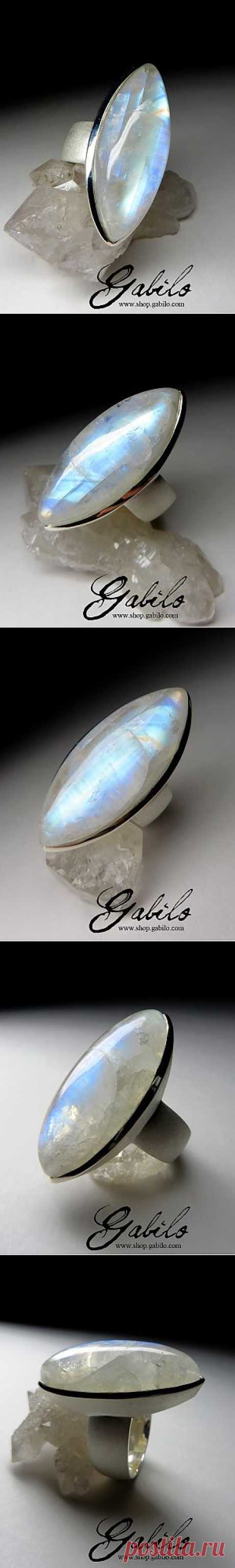 кольцо с адуляром лунным камнем