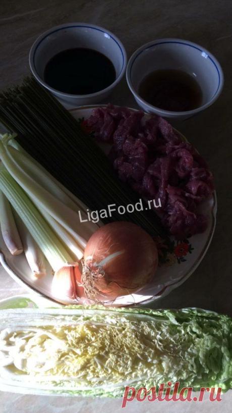 Говядина в азиатском стиле со шпинатной лапшой