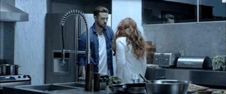 Мы теряем друг-друга... В этой странности дней. Утро... день... снова утро... И всё меньше... друзей. Утро... день... снова утро... Всё проходит... по плану. Наше время..летит. И стрелки, однажды встанут. Наше время... летит... Нам его... не вернуть. В этой жизни... мы сами... Проложили свой путь. Сами мы, выбираем... Говорим, что судьба. Выбор плох. проклинаем... Виноваты,во всём небеса. В круговерти дневной... Мы не слышим друг-друга... Каждый занят собой.