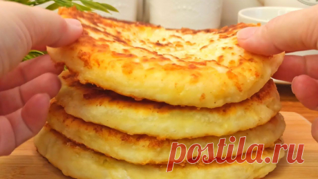 Вкусный завтрак за 15 минут. Сырные лепешки на кефире | Вкусная история Пульс Mail.ru Рецепт: Кефир - 250 мл. Соль, сода, сахар - по 1\2 ч.л. Мука - 320 гр. Сыр - 160 гр.