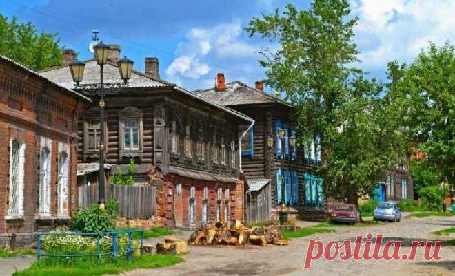 Хочу скорее пройти все практические задания, чтобы вернуться домой. Мне не нравится жить в большом городе
Жила я раньше в Екатеринбурге. Это большой город, и маленькая семья из меня и мамы из него уехала. Это как я вышла на свет из душной большой, со многими деталями, многими поворотами и старыми, пыльными предметами мебели, комнаты. На свежий воздух. Живем в городе маленьком, а мой институт в большом, но не Екатеринбурге, а на […]
Читай пост далее на сайте. Жми ⏫ссылку выше