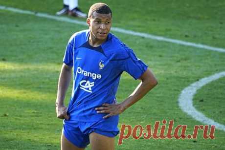 Мбаппе высказался об уходе Месси из ПСЖ. Нападающий «Пари Сен-Жермен» Килиан Мбаппе высказался об уходе аргентинца Лионеля Месси из клуба. «Я не совсем понимаю, почему так много людей испытали такое облегчение от его ухода. Он не получил того уважения, которого заслуживал во Франции», — заявил французский форвард.