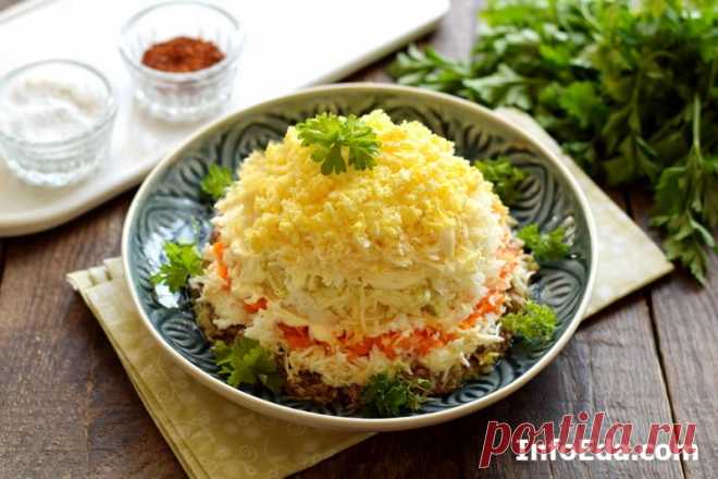 Салат «Мимоза» с сайрой: классический рецепт Вкусный классический салат «Мимоза» с сайрой и сыром – пошаговый рецепт приготовления праздничного салата. Сохраняем лучший рецепт салата «Мимоза» с консервами.