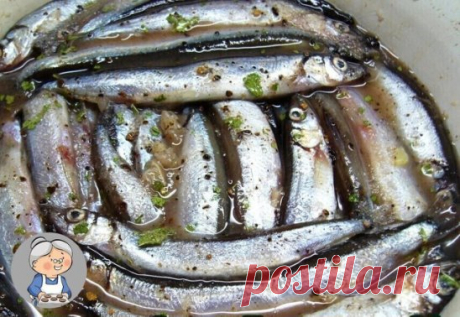 Маринованная мойва.
Ингредиенты:
500 г мойвы
350 мл воды
2 ч.л. соли
1 ч.л. сахара
3 лавровых листа
3 гвоздики
10 горошин черного перца
3 ч.л. зерновой горчицы
3 ч.л. 9% уксуса.
Приготовление:
Приготовить маринад: воду довести до кипения, добавить все ингредиенты, кипятить 5 минут, охладить до комнатной температуры.
Рыбу перебрать, помыть.
Переложить в глубокую емкость.
Залить маринадом, накрыть и убрать в холодильник на 12 часов.
Перемешать содержимое и убрать еще на сутк...