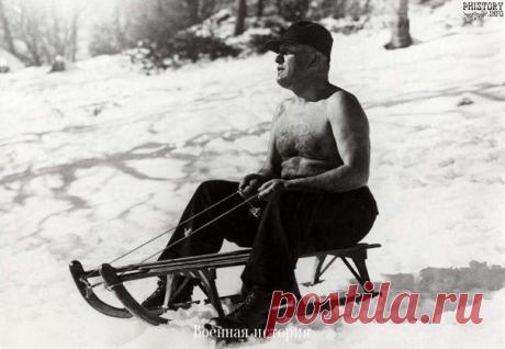Муссолини катается на санках / История цивилизаций!