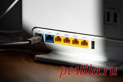 Назван способ обнаружить взлом Wi-Fi-роутера. Подключение неизвестного пользователя к вашему домашнему Wi-Fi-роутеру может привести не только к снижению скорости загрузки веб-сайтов и приложений. О главных опасностях, вплоть до уголовного дела, рассказал эксперт по кибербезопасности Алексей Раевский в интервью радио Sputnik.